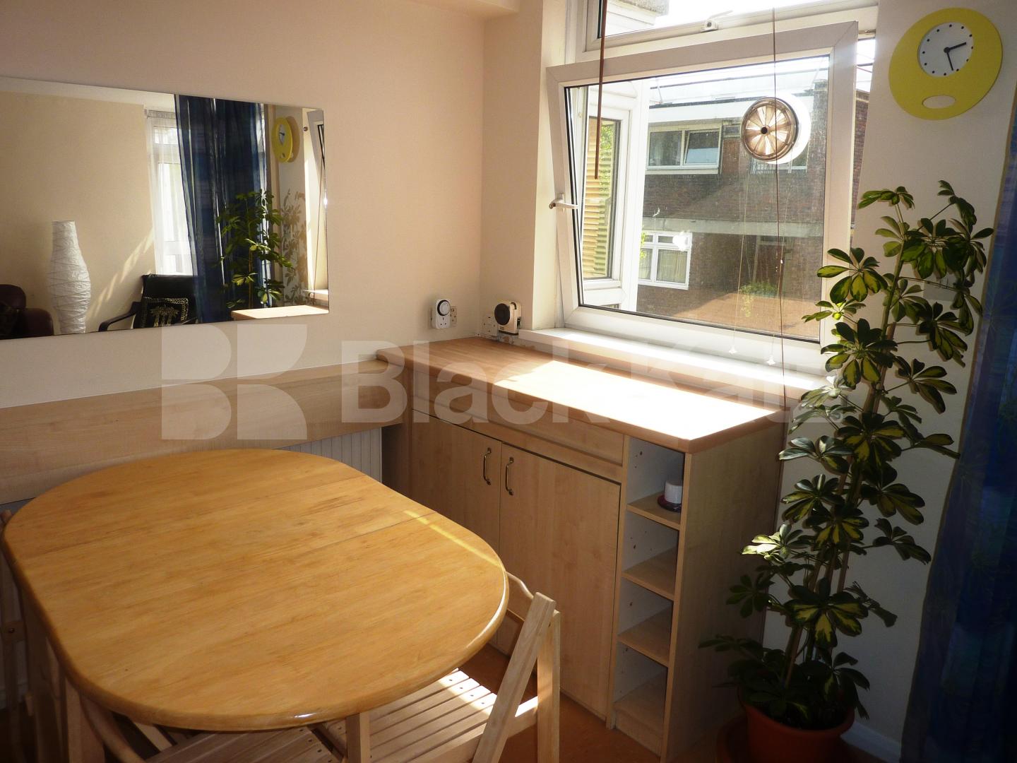 			NEAR REGENTS PARK-PRIMROSE HILL , 2 Bedroom, 1 bath, 1 reception Flat			 Kingsland,Broxwood Way, ST JOHNS WOOD